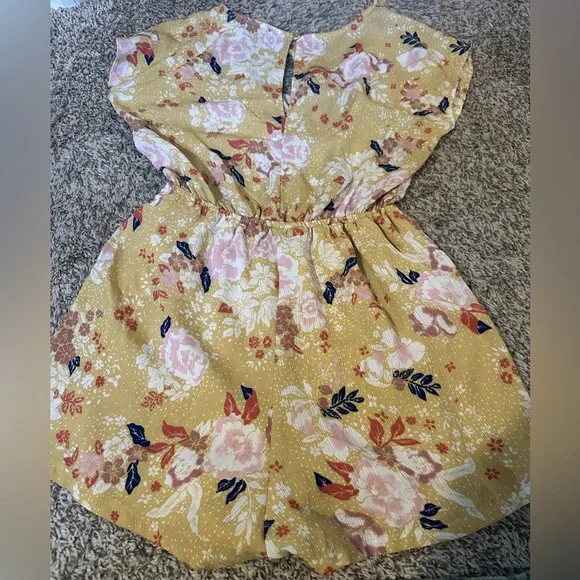 As You Wish Medium Yellow Floral Tie-Front Romper V-Neck Cap Sleeve Shorts - Picture 3 of 5